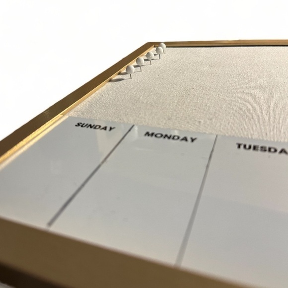 Weekly Planner 7 Day Agenda With Bulletin Thumb Tack Board and Magnetic Board - Picture 4 of 8